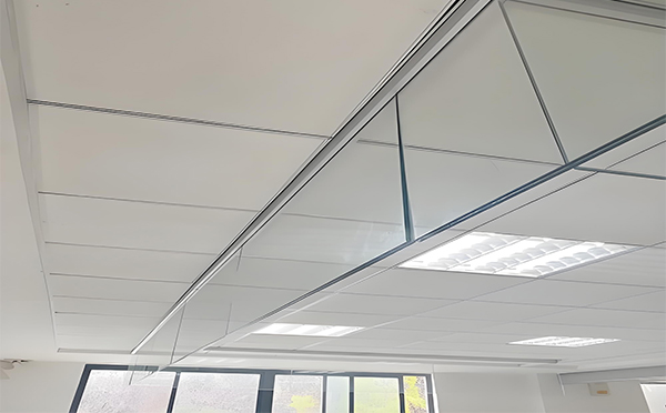 可克达拉玻璃挡烟垂壁