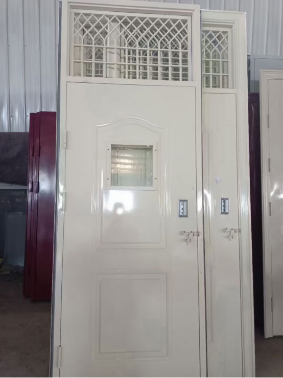 可克达拉学校教室门