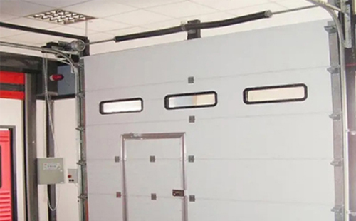 可克达拉工业提升门的安装方法