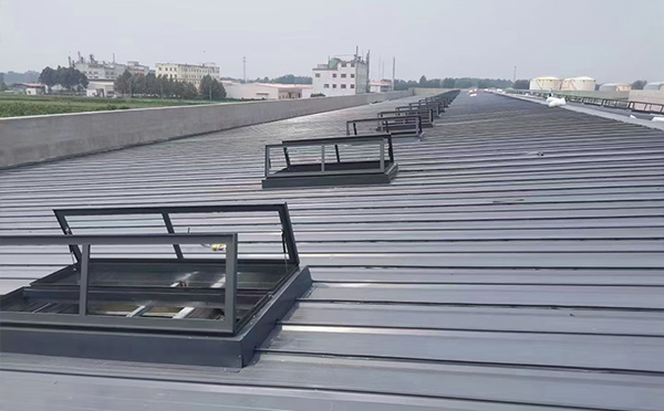 某中学室内体育馆可克达拉排烟窗改造项目