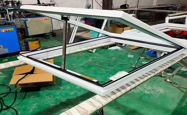 某地下车库出入口可克达拉排烟窗配置工程