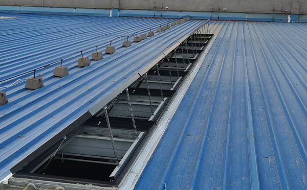 某城市大型商业综合体中庭可克达拉排烟窗工程