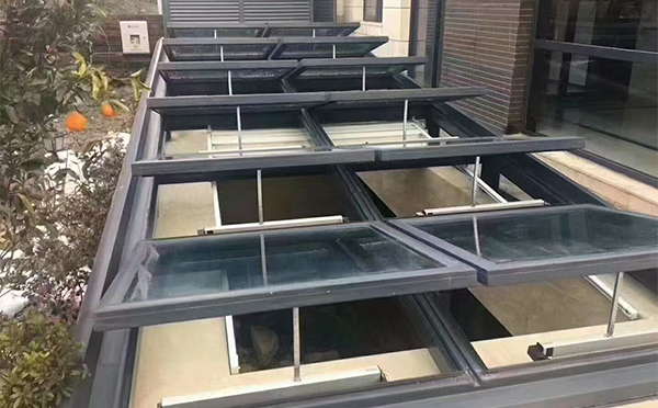 某轨道交通车辆维修车间可克达拉排烟窗应用