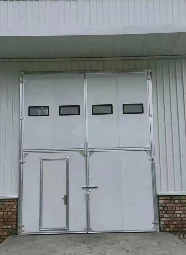 可克达拉工业门在设备装配车间出入口的实施记录