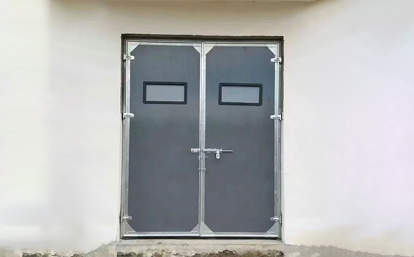 可克达拉工业门在高温作业区域的运行表现